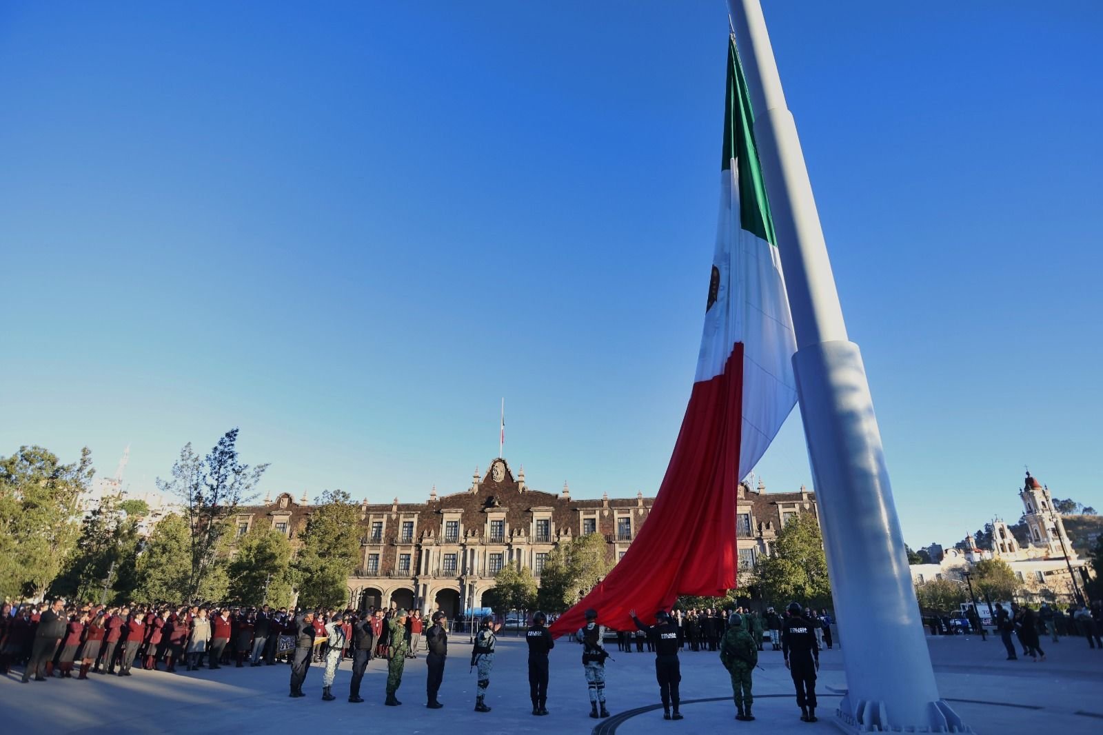 Calendario De Izamiento De Bandera En México 2022 lapatria.mx